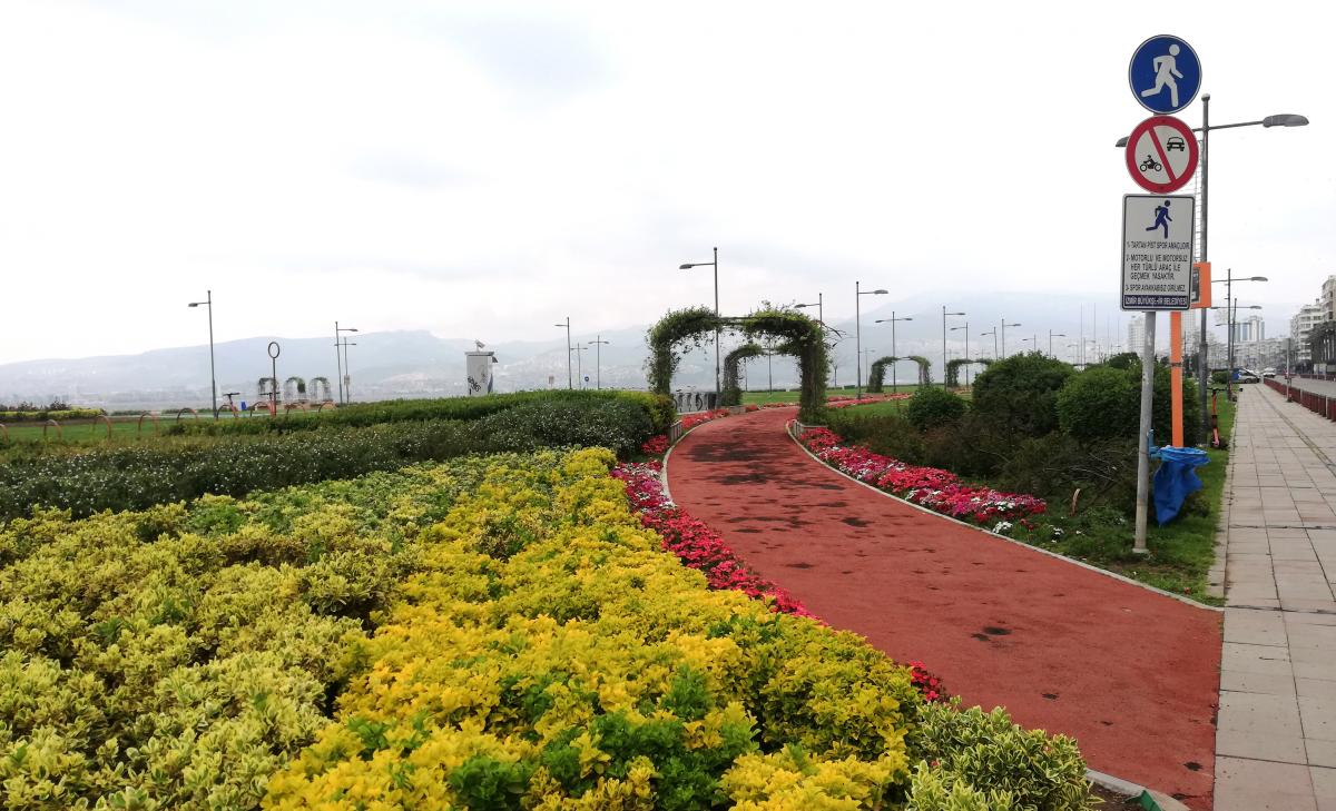 В міжсезоння в Ізмірі доволі комфортна температура / фото Марина Григоренко