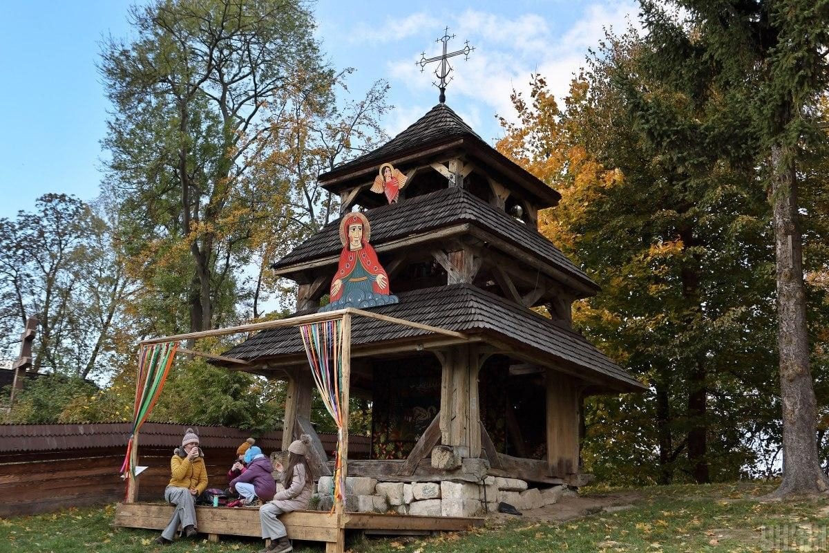 Як святкують традиційне гуцульське весілля: яскравий фоторепортаж зі Львова 2 Як святкують традиційне гуцульське весілля: яскравий фоторепортаж зі Львова