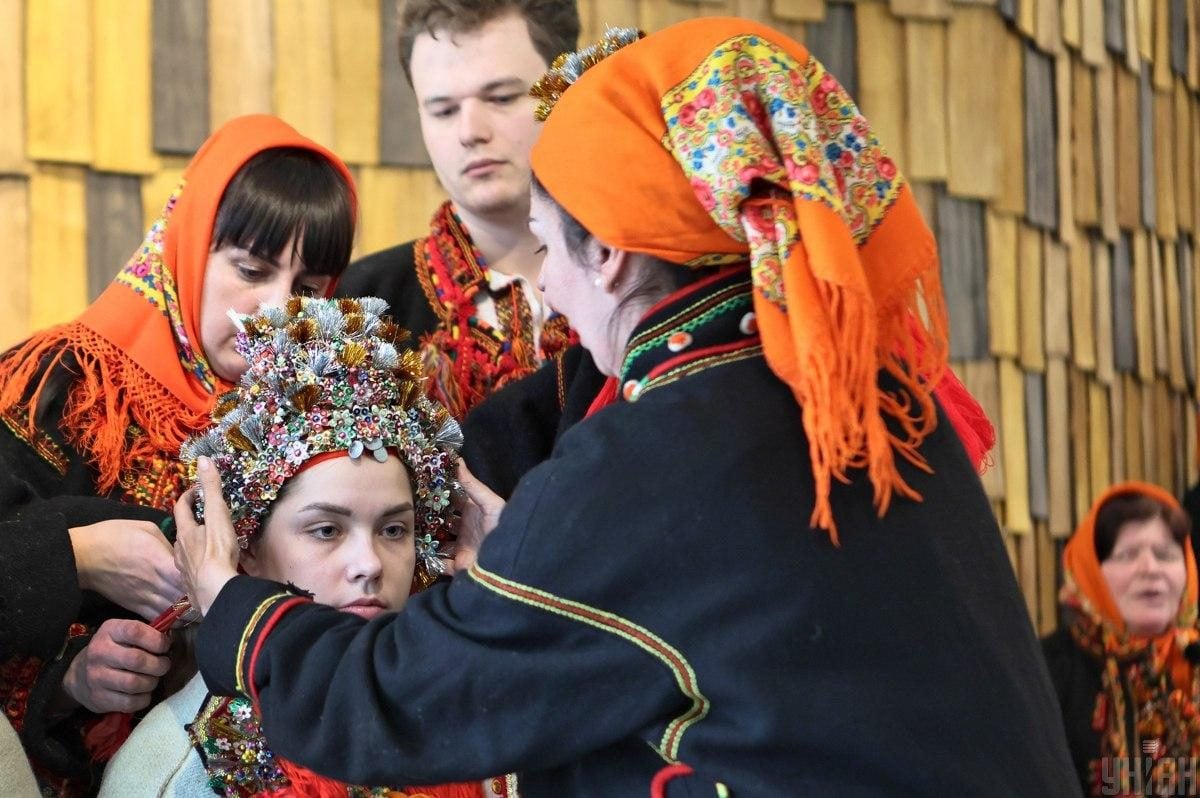 Як святкують традиційне гуцульське весілля: яскравий фоторепортаж зі Львова 20 Як святкують традиційне гуцульське весілля: яскравий фоторепортаж зі Львова