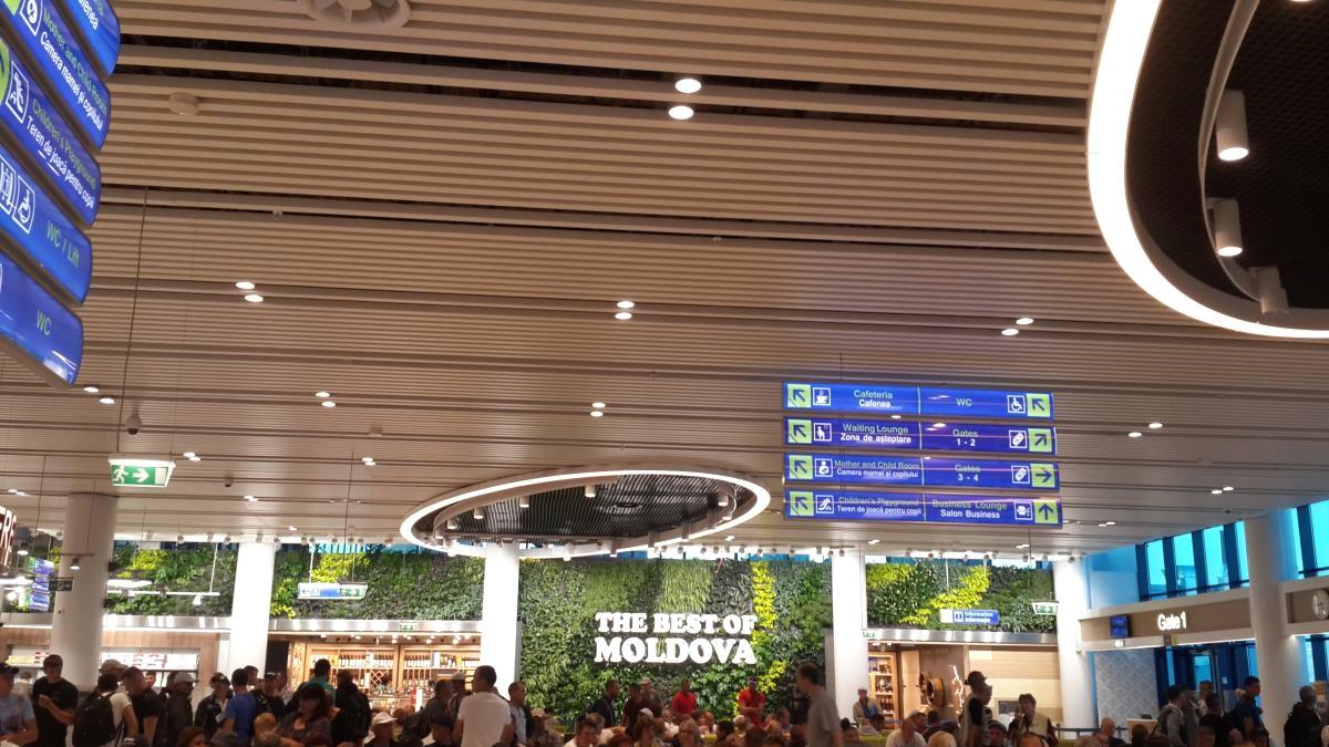 Молдовський аеропорт доволі невеликий / фото Марина Григоренко