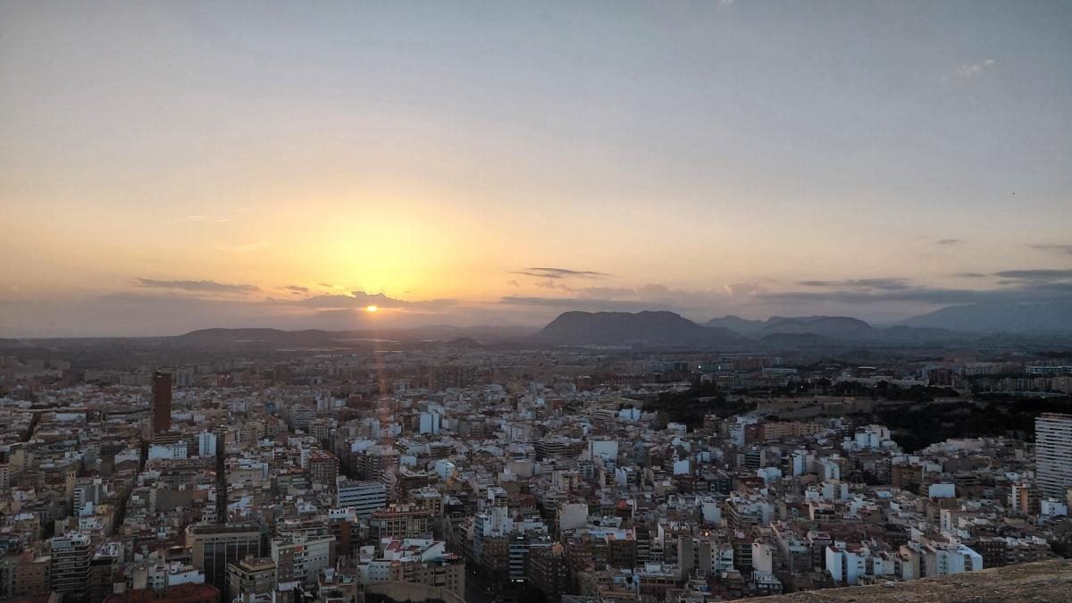 Аліканте: відмінний бюджетний курорт в Іспанії для пізнього сонця