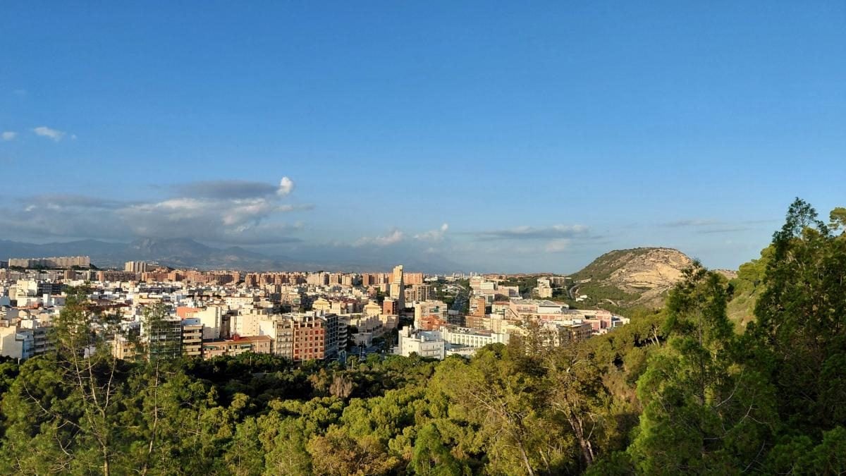 Аліканте: відмінний бюджетний курорт в Іспанії для пізнього сонця