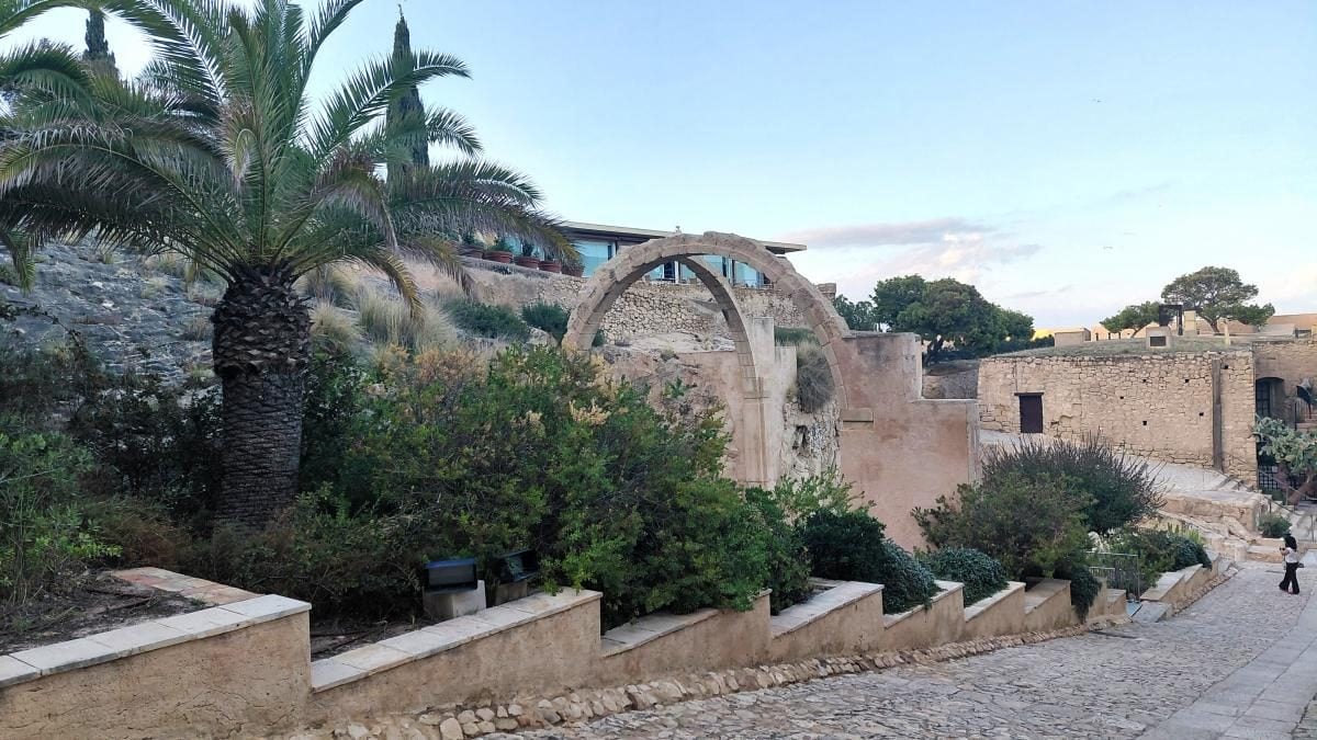 Аліканте: відмінний бюджетний курорт в Іспанії для пізнього сонця