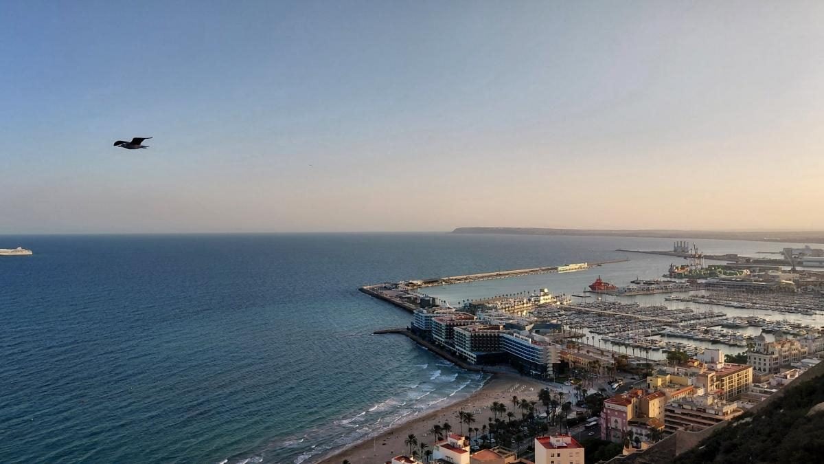 Аліканте: відмінний бюджетний курорт в Іспанії для пізнього сонця