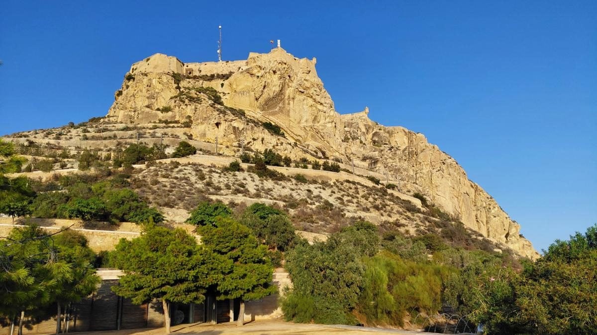 Аліканте: відмінний бюджетний курорт в Іспанії для пізнього сонця