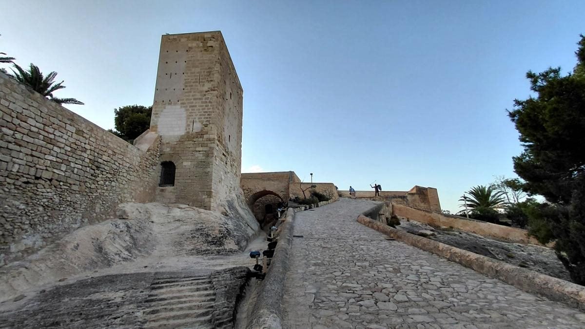 Аліканте: відмінний бюджетний курорт в Іспанії для пізнього сонця