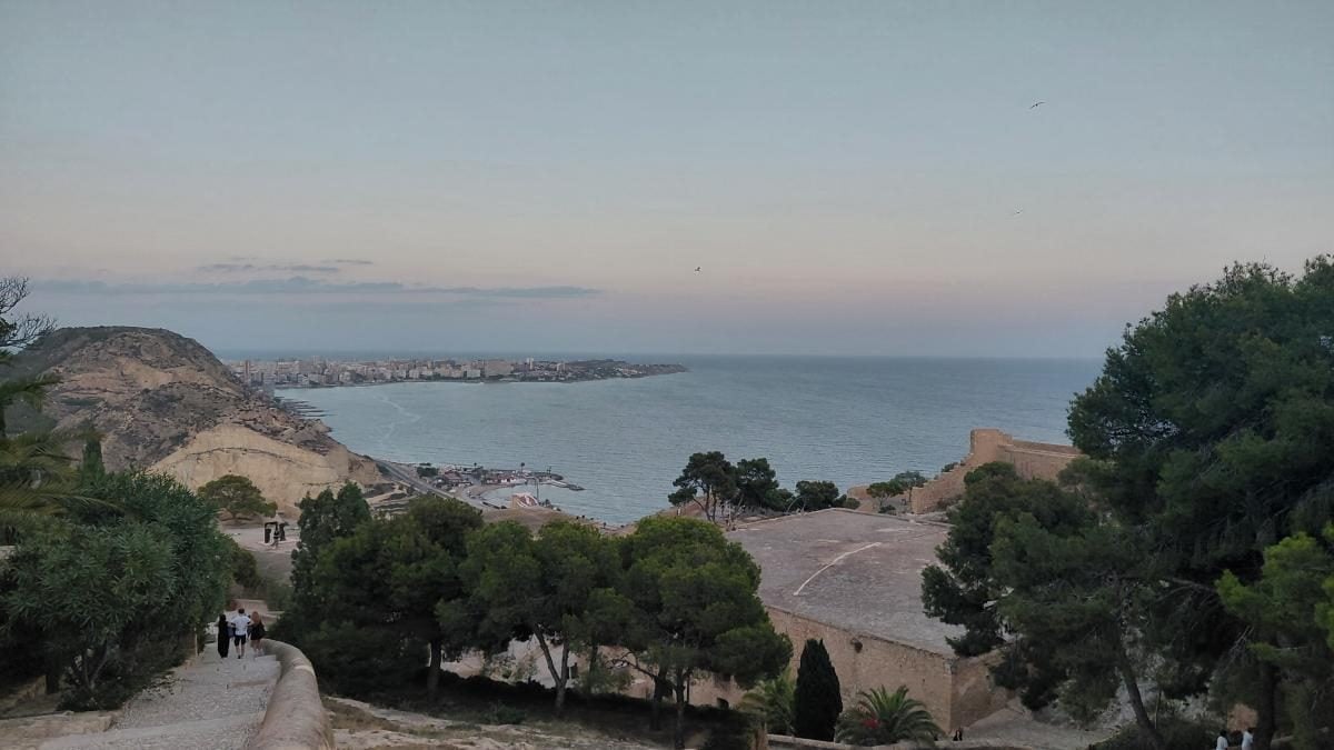 Аліканте: відмінний бюджетний курорт в Іспанії для пізнього сонця