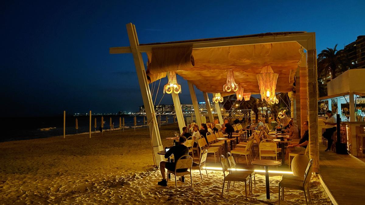 На пляжах Аліканте є кілька пристойних барів з краєвидом / фото Марина Григоренко