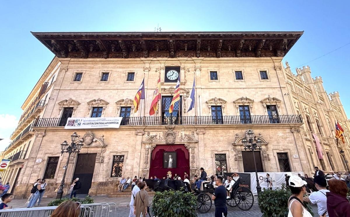 Міська управа Пальми / фото Наталія Петерварі