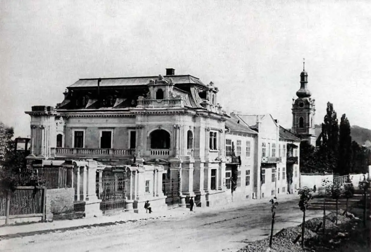 Палац Сапігів у Львові - історія резиденції князя і таємниці будівлі 2