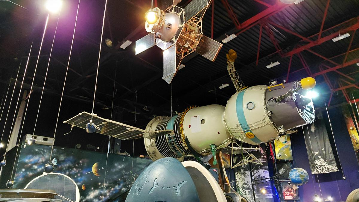 Але всередині Музей космонавтики в Житомирі цікавий / фото Марина Григоренко