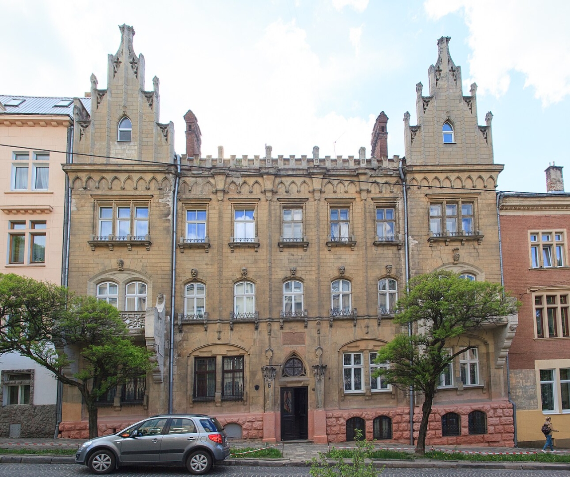 Будинки з химерами в Україні - де шукати їх в різних містах 4