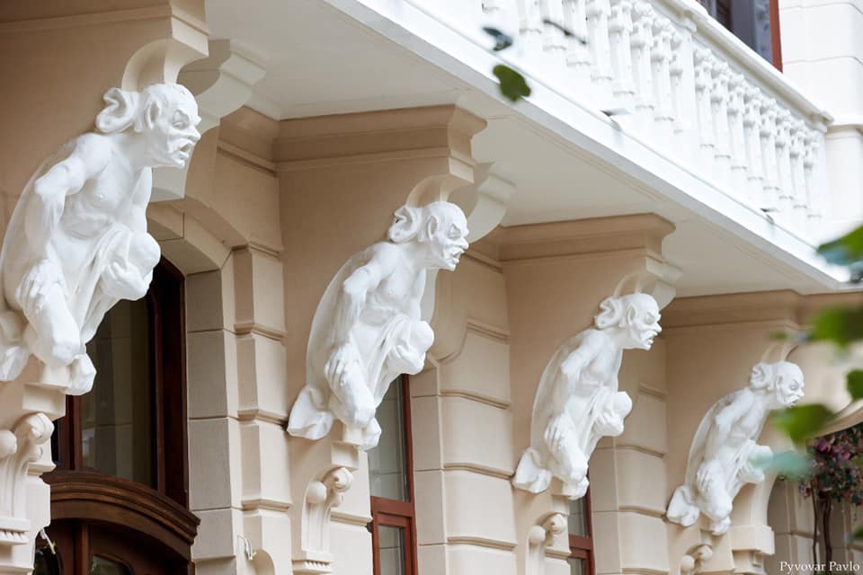 Будинки з химерами в Україні - де шукати їх в різних містах 7