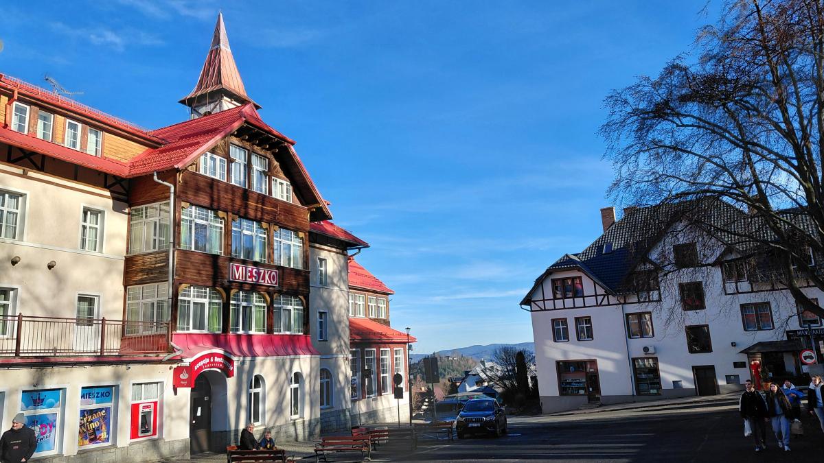 Гірська Польща: містичні Карконоші, ласкаві терми та унікальні церкви