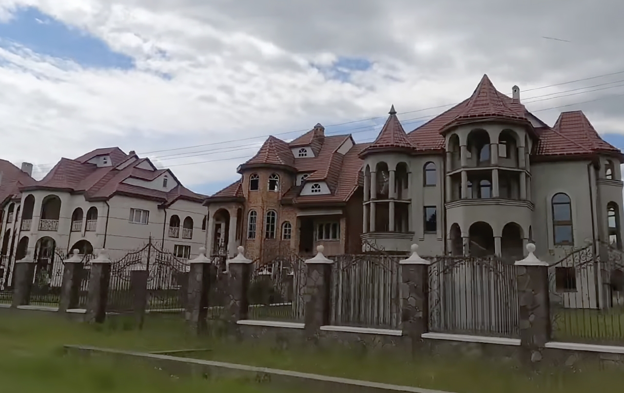 Найбагатше село України Нижня Апша - що відомо, чому варто відвідати 3