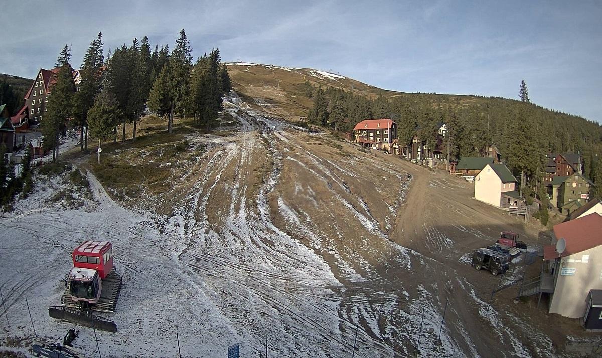 Драгобрат без снігу / скріншоти з камер на сайті snih.info