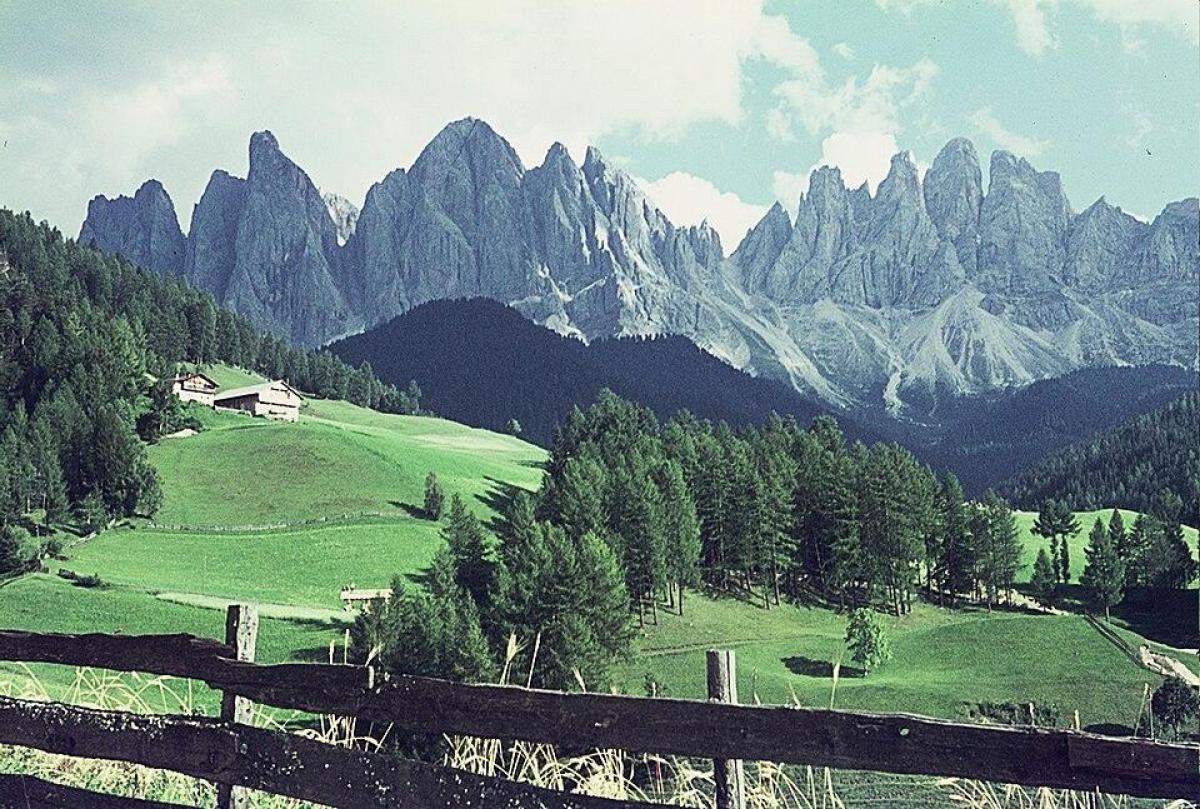 Популярний італійський курорт вводить зони, призначені тільки для місцевих жителів
