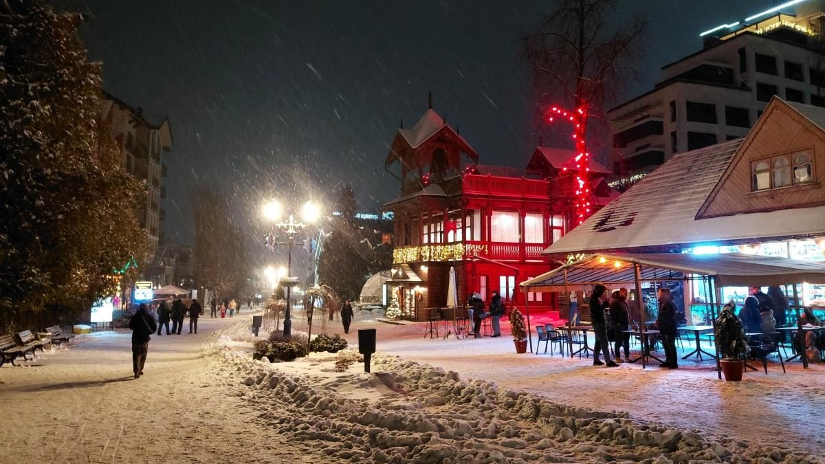 Рясні снігопади в Україні: Трускавець перетворився на справжню зимову казку (фоторепортаж)