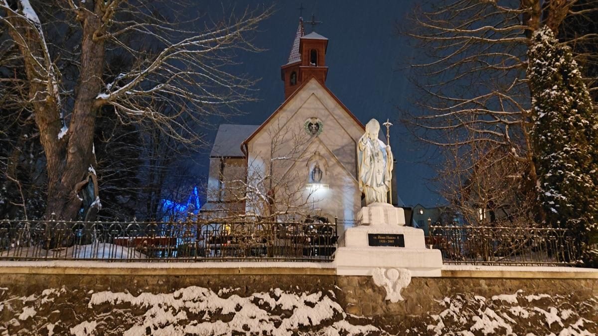 Рясні снігопади в Україні: Трускавець перетворився на справжню зимову казку (фоторепортаж)
