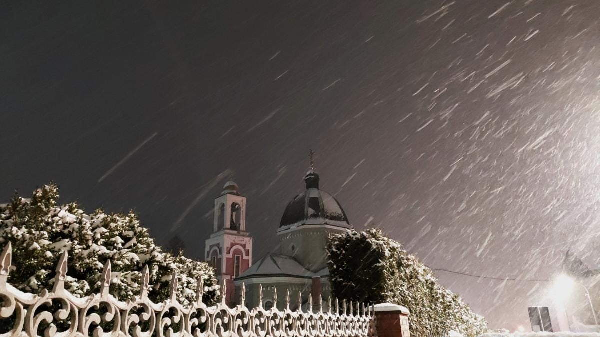 Рясні снігопади в Україні: Трускавець перетворився на справжню зимову казку (фоторепортаж)