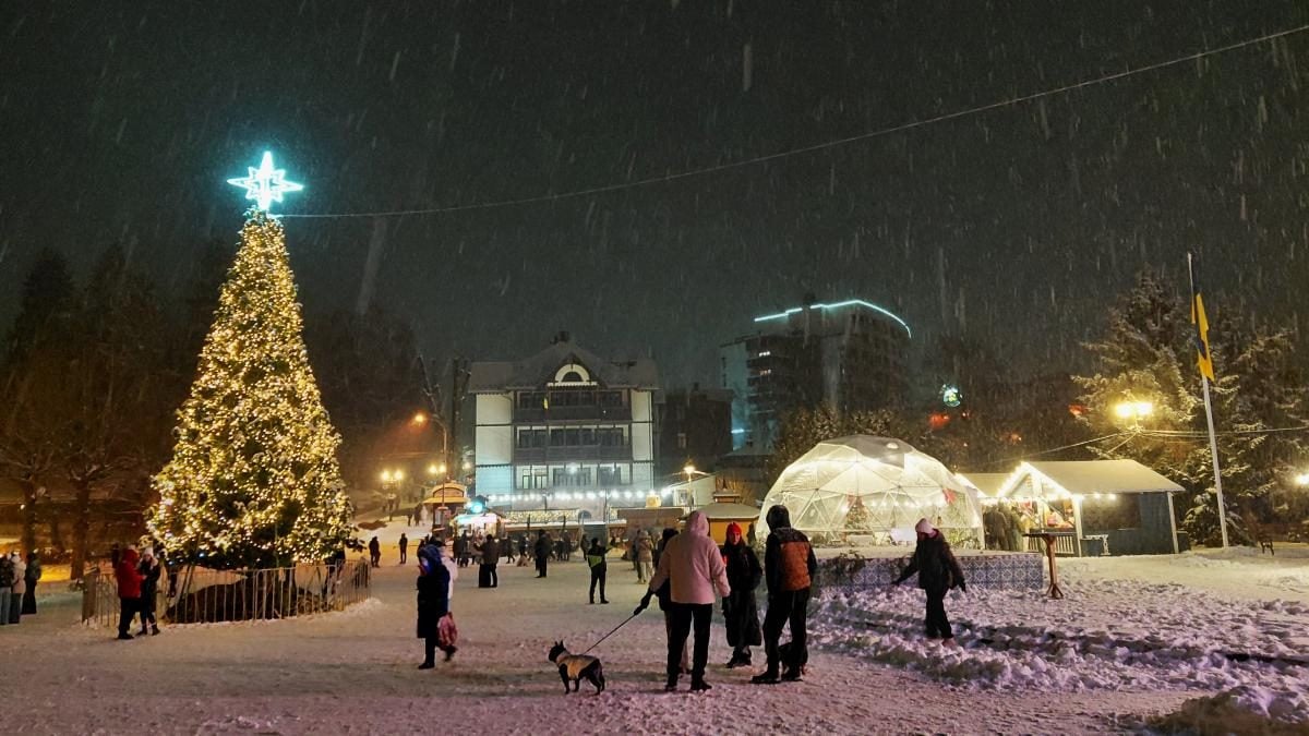 Рясні снігопади в Україні: Трускавець перетворився на справжню зимову казку (фоторепортаж)