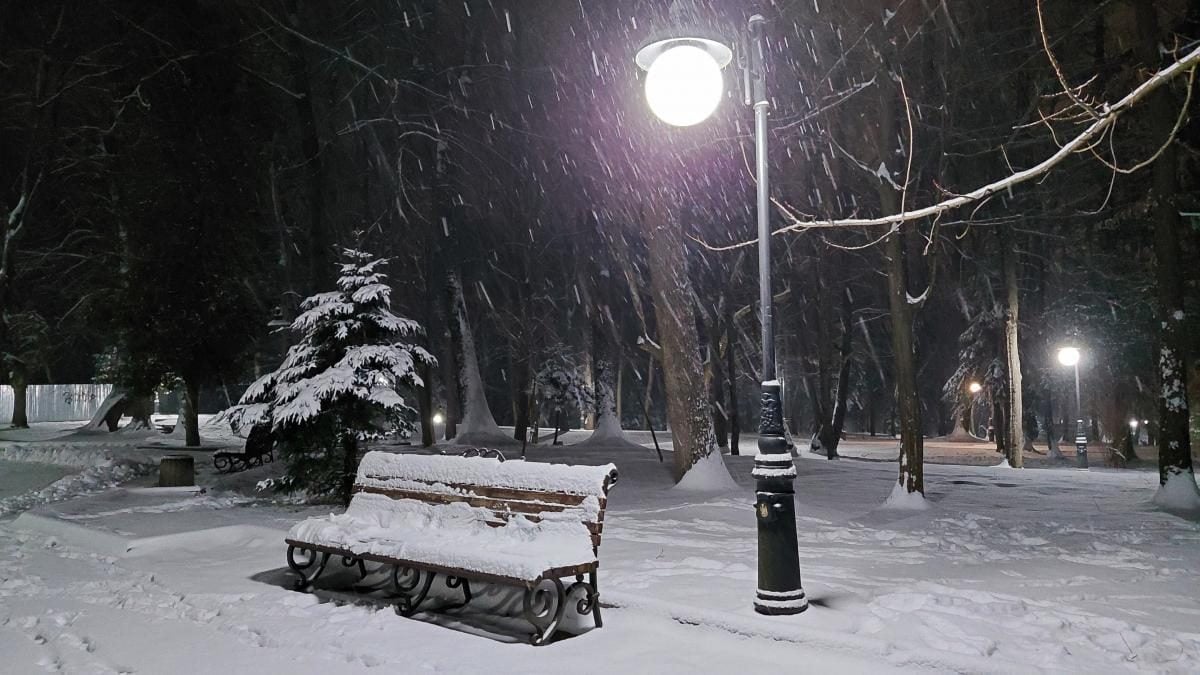 Рясні снігопади в Україні: Трускавець перетворився на справжню зимову казку (фоторепортаж)