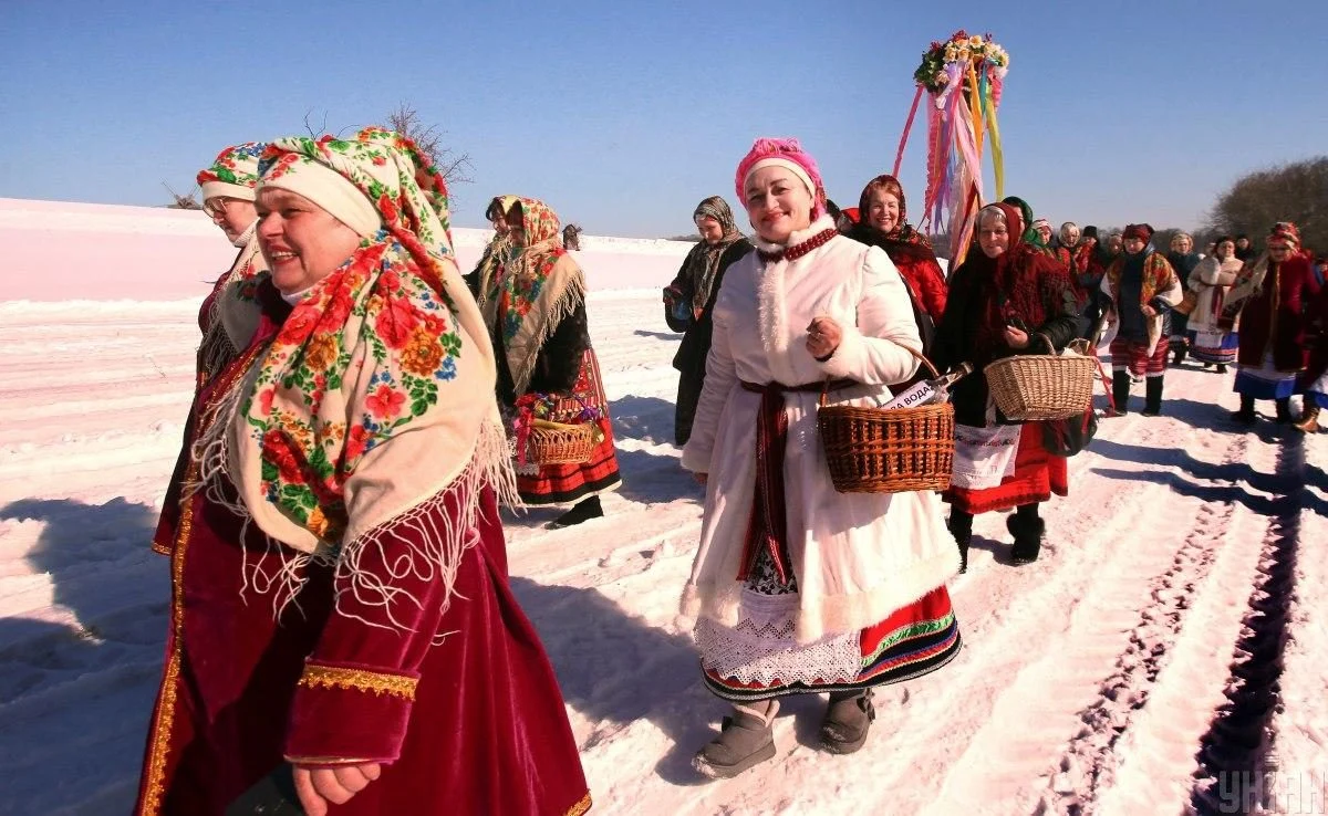 Вогняне очищення зими та танцювальні традиції: святкування Масниці у Пирогові 2026 (фоторепортаж) 2 Спалення символа зими і танці: як у Пирогові святкували Масницю 2026 (фоторепортаж)