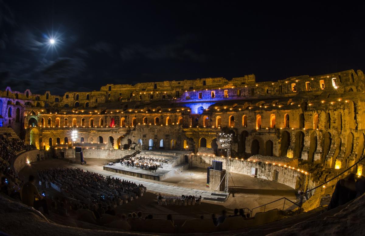 В Африці є величезний амфітеатр, який зачаровує своєю красою: де він знаходиться