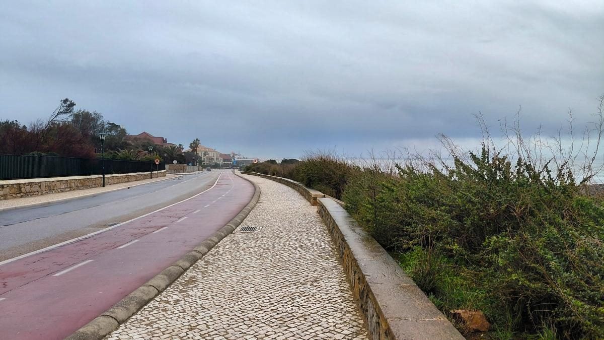 Кашкайш: затишний пляжний курорт в Португалії, де можна зазирнути в пащу Диявола