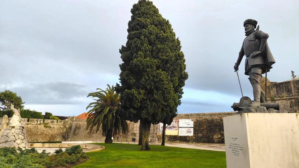 Кашкайш: затишний пляжний курорт в Португалії, де можна зазирнути в пащу Диявола