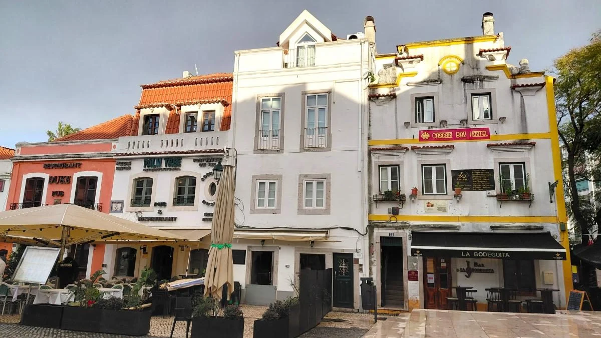 Кашкайш: затишний пляжний курорт в Португалії, де можна зазирнути в пащу Диявола