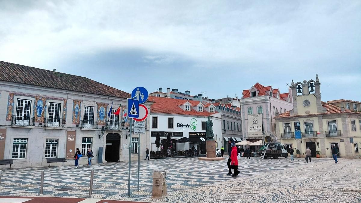 Кашкайш: затишний пляжний курорт в Португалії, де можна зазирнути в пащу Диявола