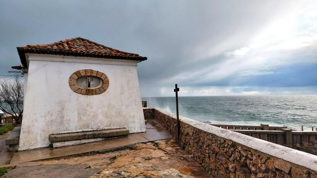 Кашкайш: затишний пляжний курорт в Португалії, де можна зазирнути в пащу Диявола