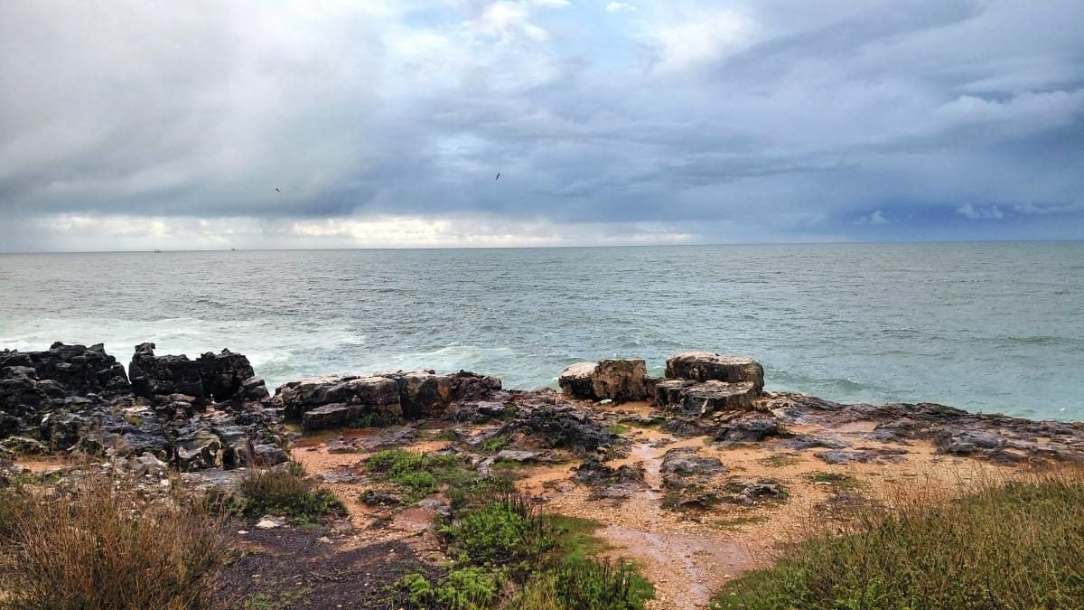 Кашкайш: затишний пляжний курорт в Португалії, де можна зазирнути в пащу Диявола