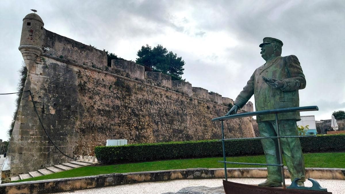 Кашкайш: затишний пляжний курорт в Португалії, де можна зазирнути в пащу Диявола