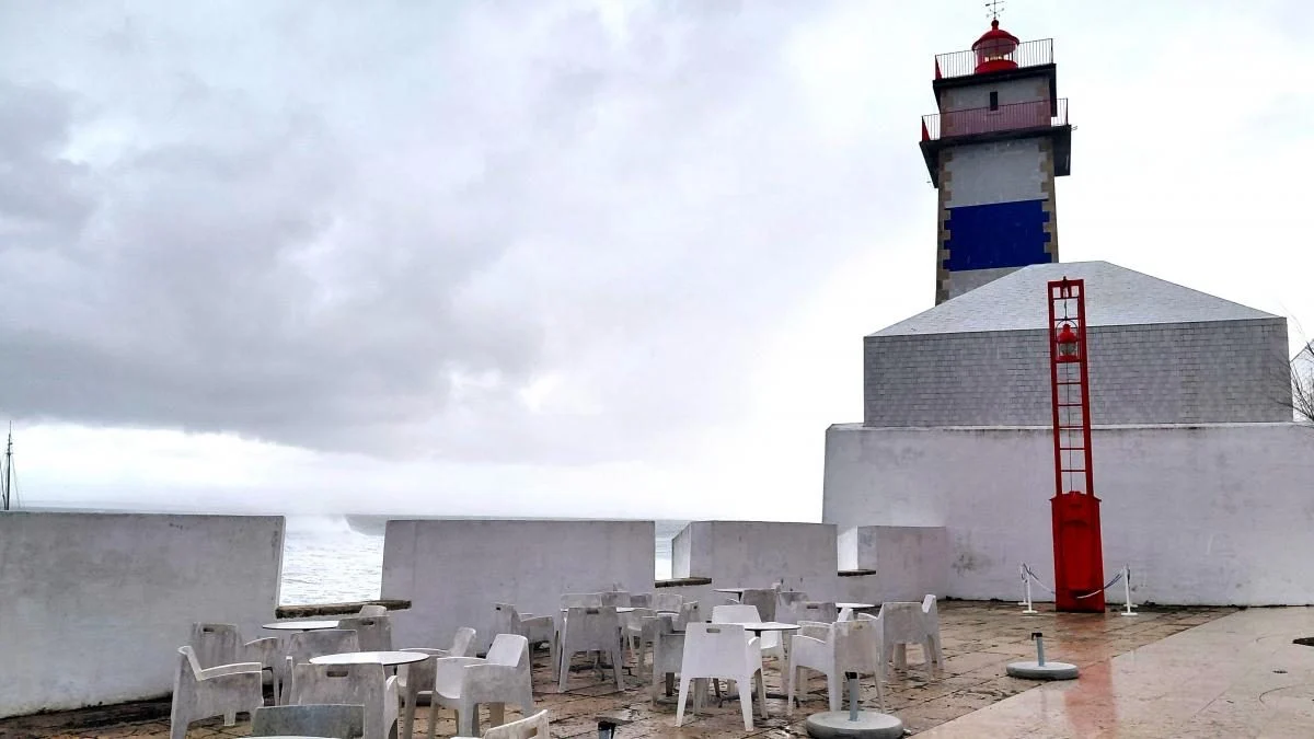 Кашкайш: затишний пляжний курорт в Португалії, де можна зазирнути в пащу Диявола