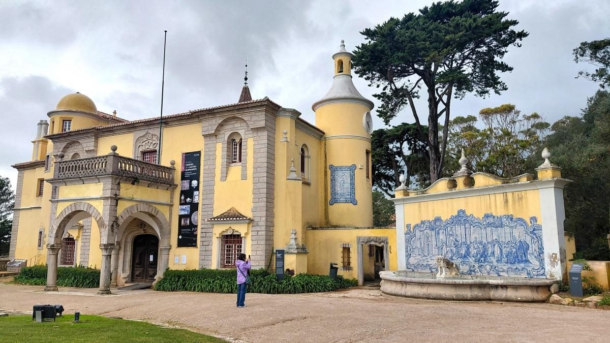 Кашкайш: затишний пляжний курорт в Португалії, де можна зазирнути в пащу Диявола