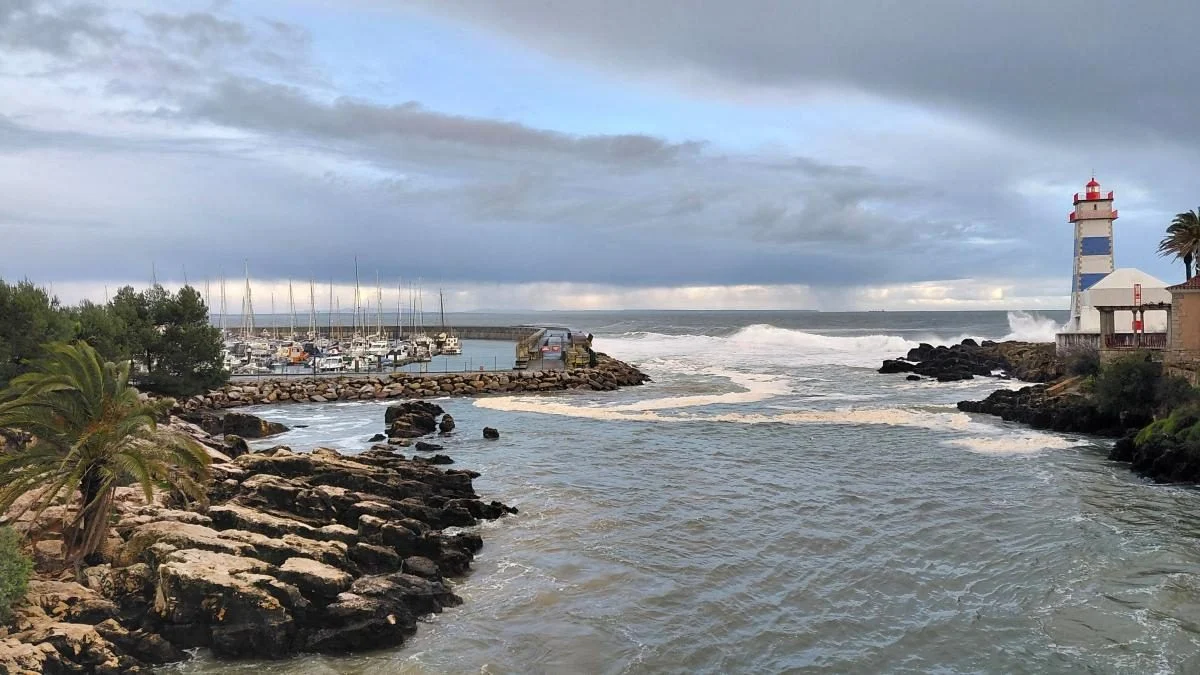 Кашкайш: затишний пляжний курорт в Португалії, де можна зазирнути в пащу Диявола