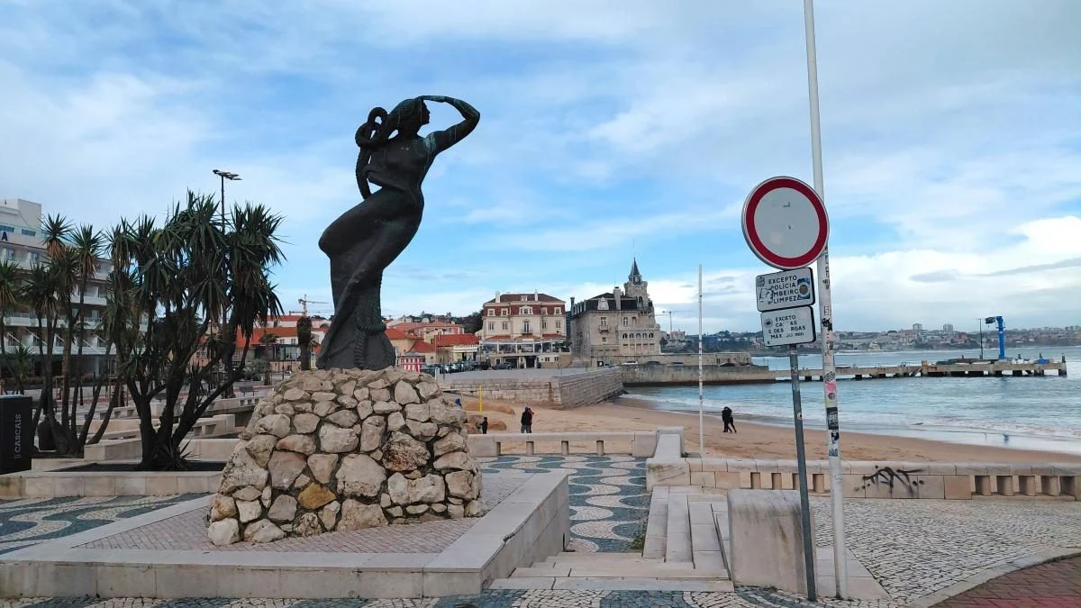 Кашкайш: затишний пляжний курорт в Португалії, де можна зазирнути в пащу Диявола