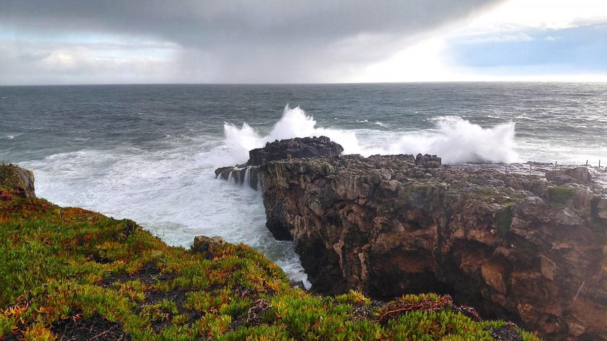 Кашкайш: затишний пляжний курорт в Португалії, де можна зазирнути в пащу Диявола