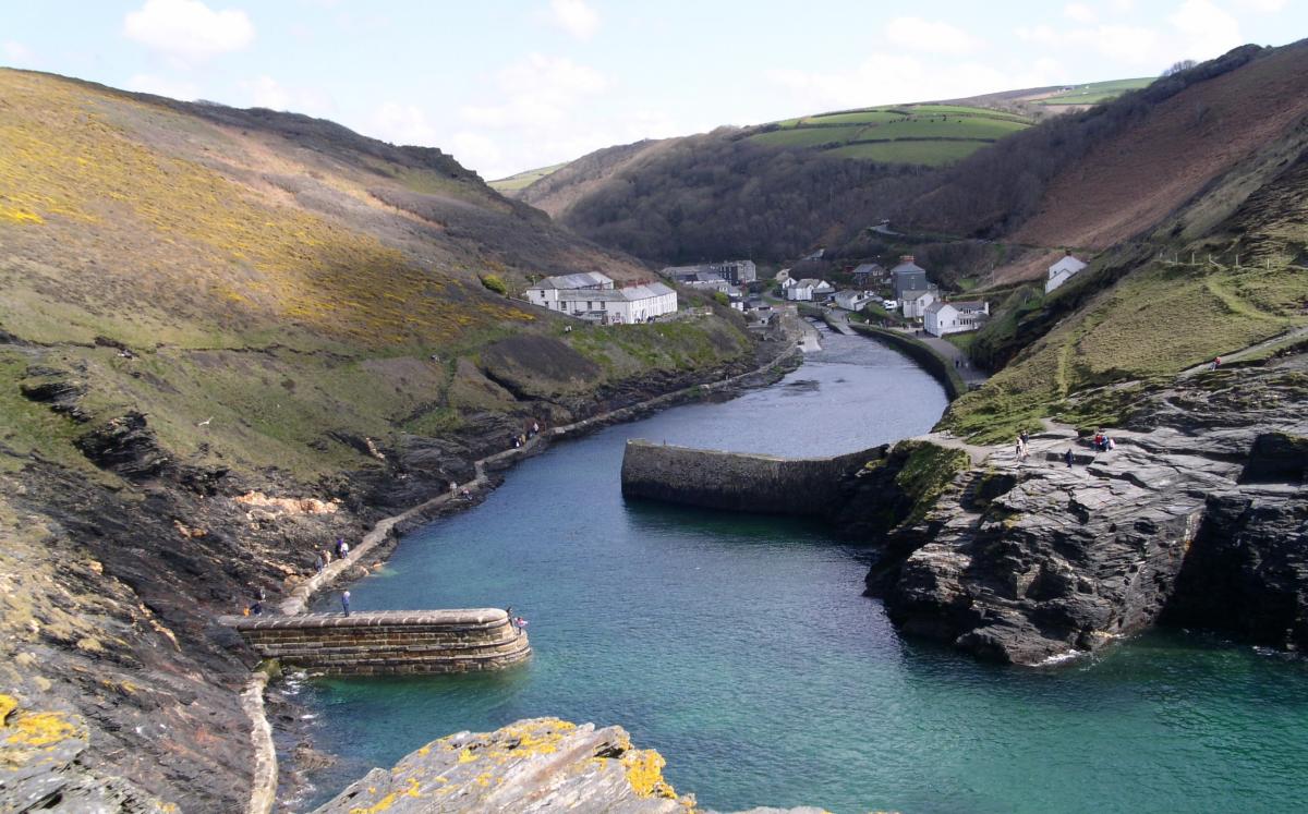 Селище в Англії з магічним світом: досвід туристів про "відьомське" місце 1 Насичене "відьмами": туристи розповіли про селище в Англії, яке має таємний світ магії