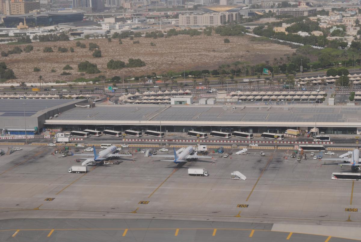 Спалахнула пожежа: міжнародний аеропорт Дубая призупинив польоти через іранський дрон