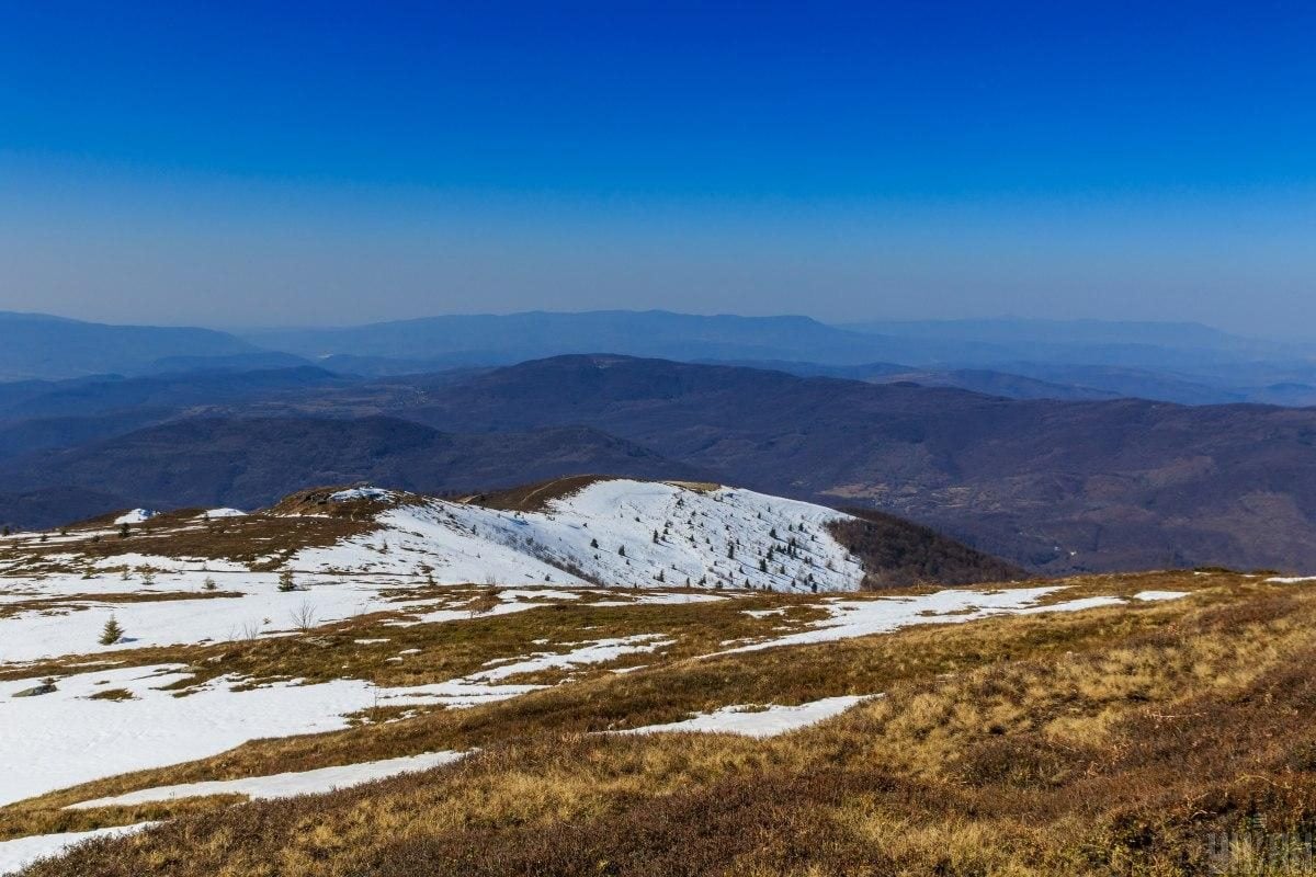 Весняні походи в Карпатах: що цікавого пропонує Полонина Руна в Закарпатті (фоторепортаж) 2 Весняний хайкінг в Карпатах: чим туристів приваблює Полонина Руна на Закарпатті (фоторепортаж)
