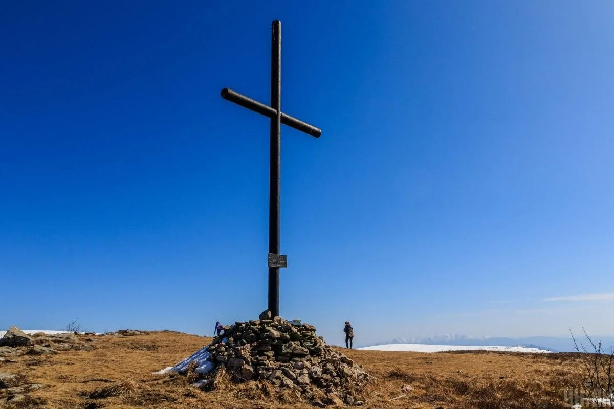Весняні походи в Карпатах: що цікавого пропонує Полонина Руна в Закарпатті (фоторепортаж) 7 Весняний хайкінг в Карпатах: чим туристів приваблює Полонина Руна на Закарпатті (фоторепортаж)