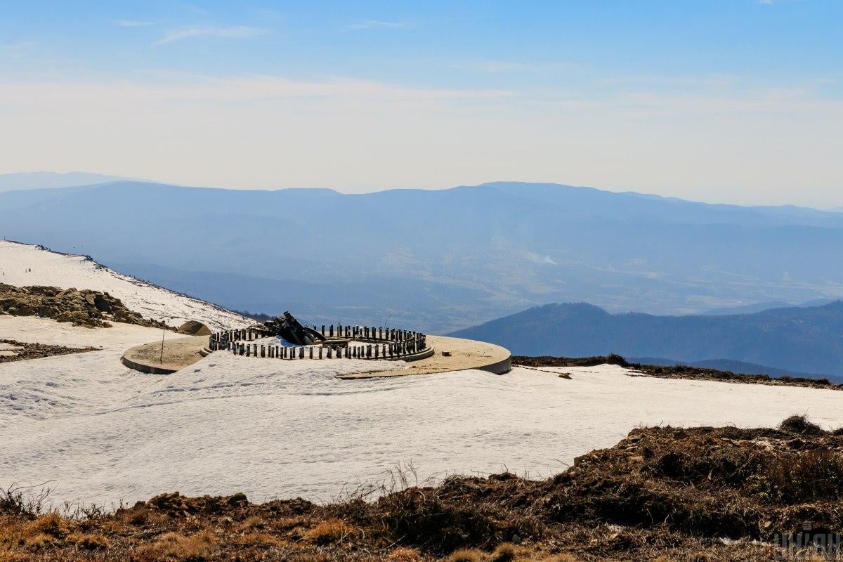 Весняні походи в Карпатах: що цікавого пропонує Полонина Руна в Закарпатті (фоторепортаж) 1 Весняний хайкінг в Карпатах: чим туристів приваблює Полонина Руна на Закарпатті (фоторепортаж)