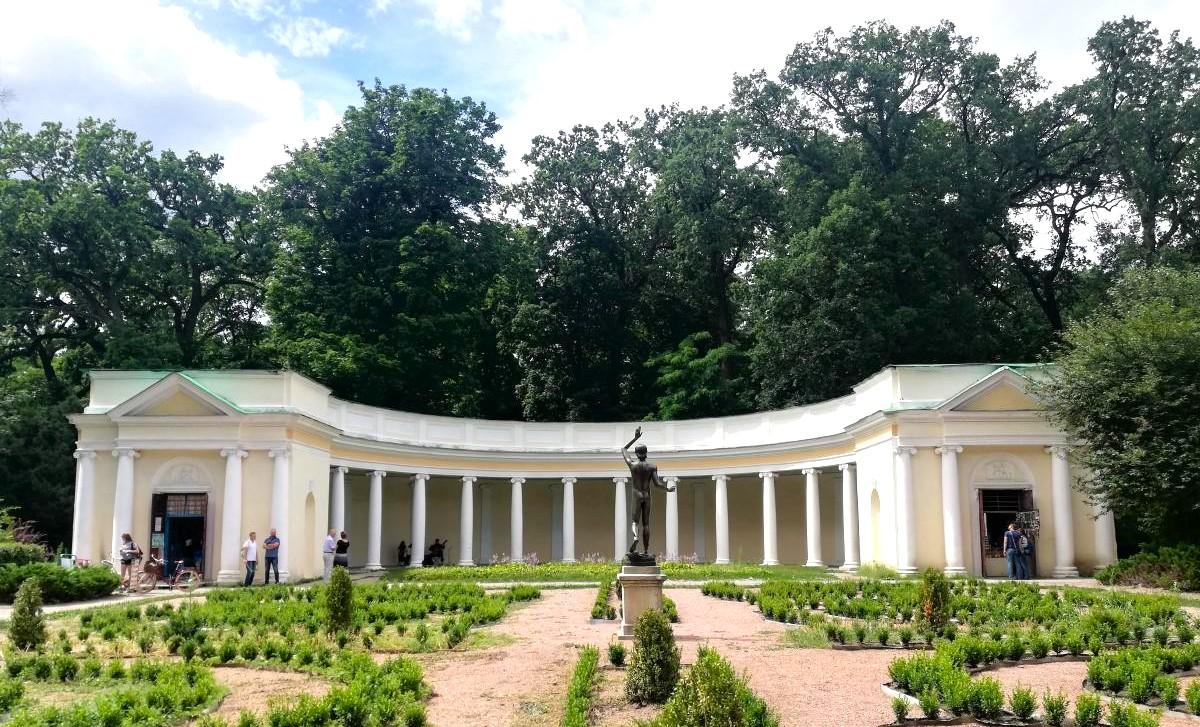 5 ідей для весняної подорожі на вихідні по Україні: від сакур до Шевченка