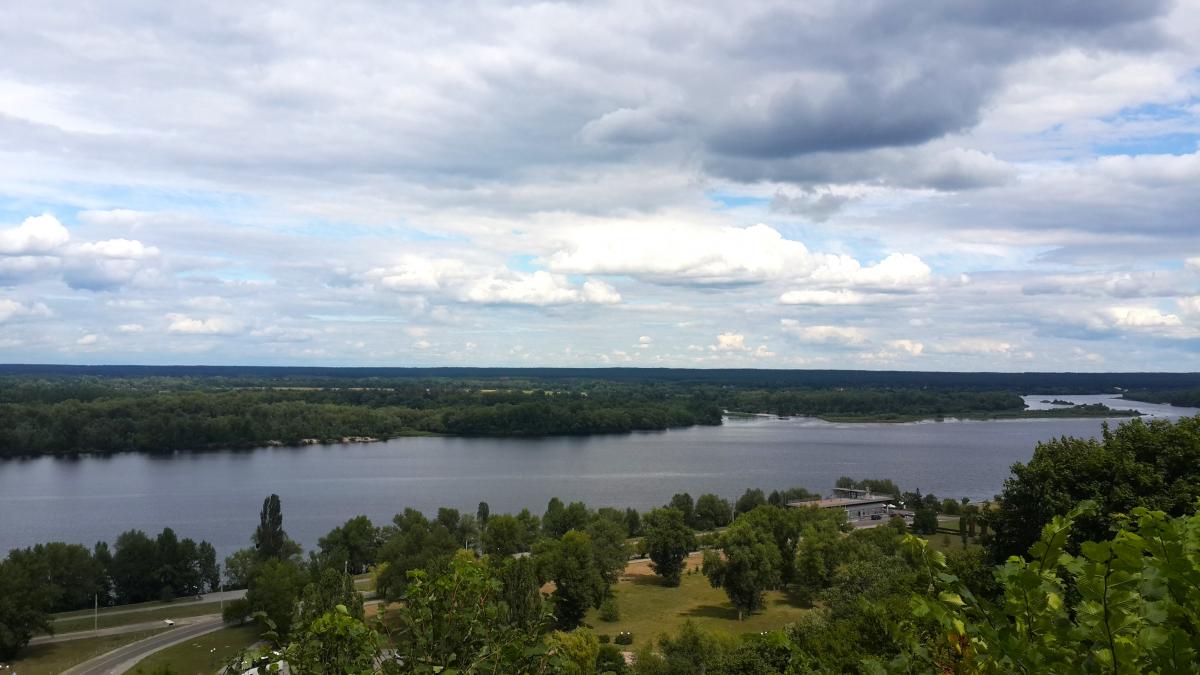 5 ідей для весняної подорожі на вихідні по Україні: від сакур до Шевченка