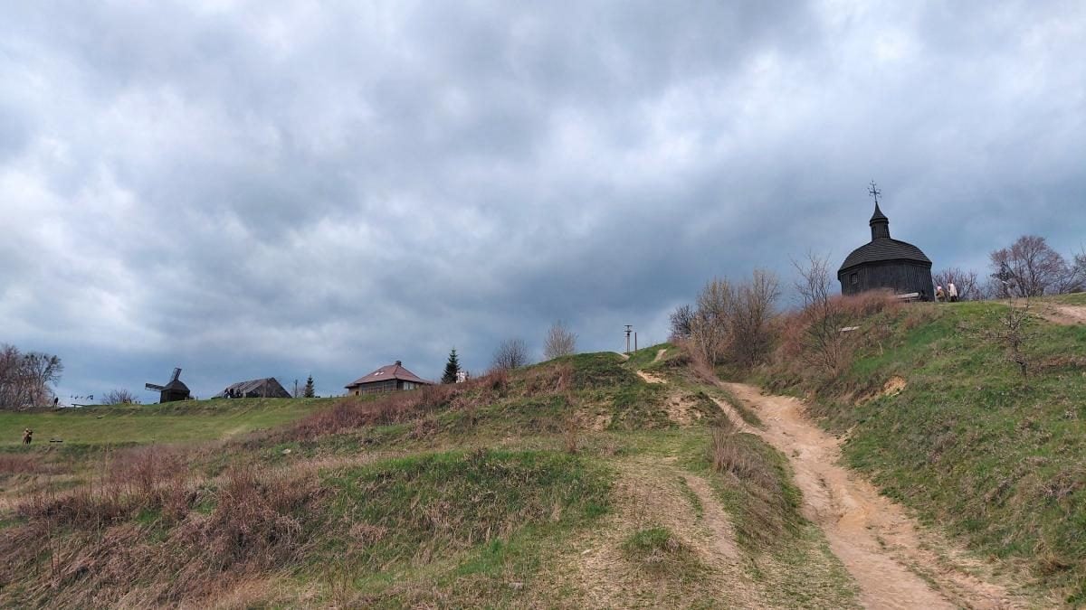 На Великдень у Витачів: місце сили на мальовничих схилах Дніпра
