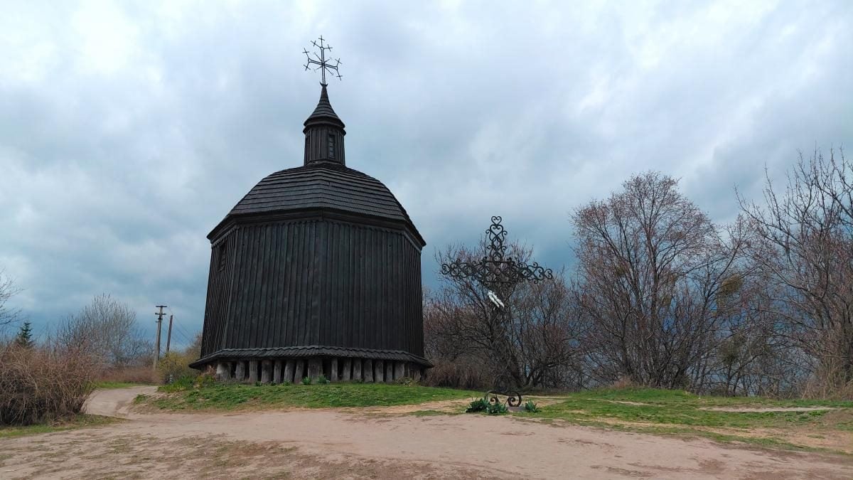 На Великдень у Витачів: місце сили на мальовничих схилах Дніпра