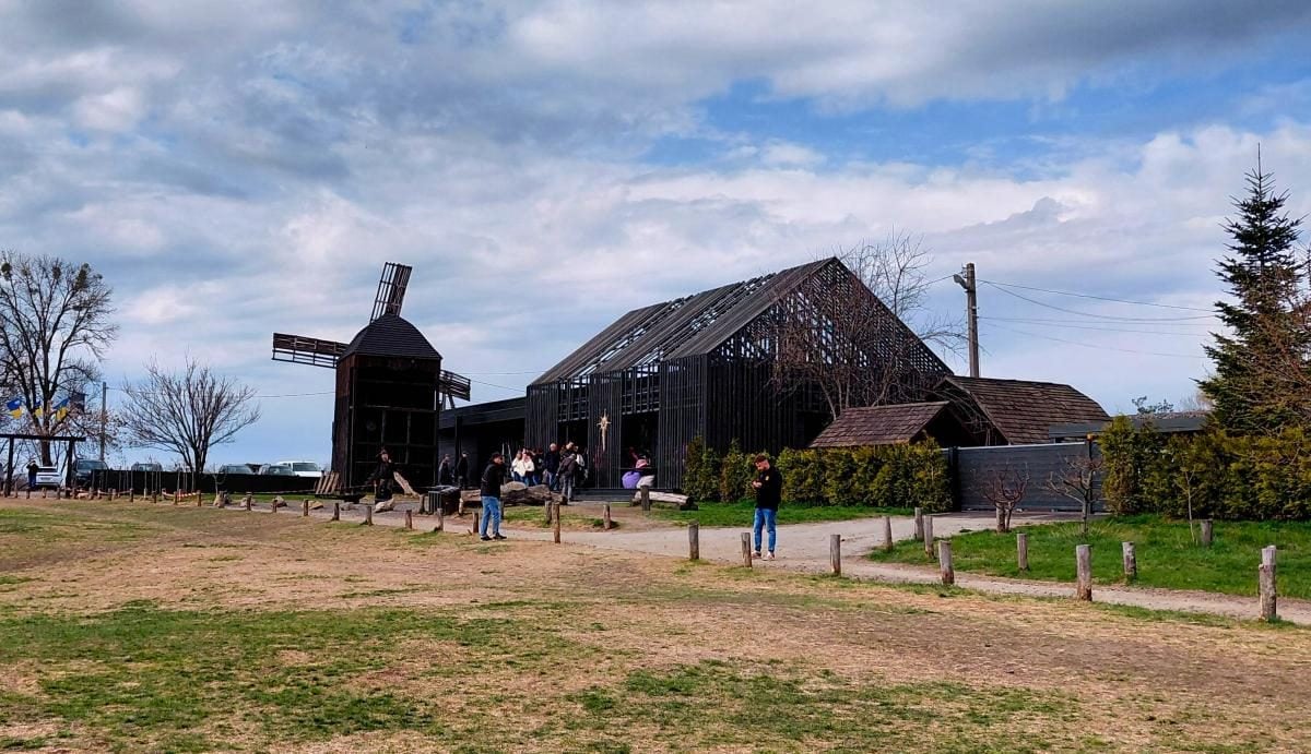 На Великдень у Витачів: місце сили на мальовничих схилах Дніпра